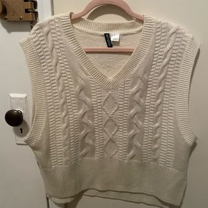 Off white knitted vest